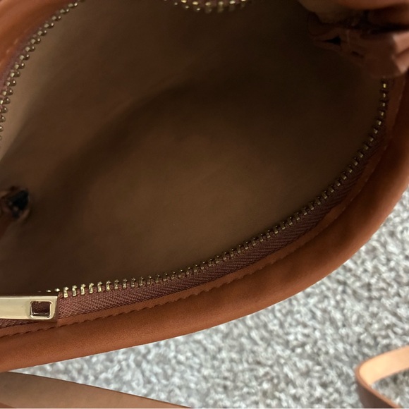 Michael Kors Brown Leather Crossbody Bag with Adjustable Strap - Picture 3 of 6